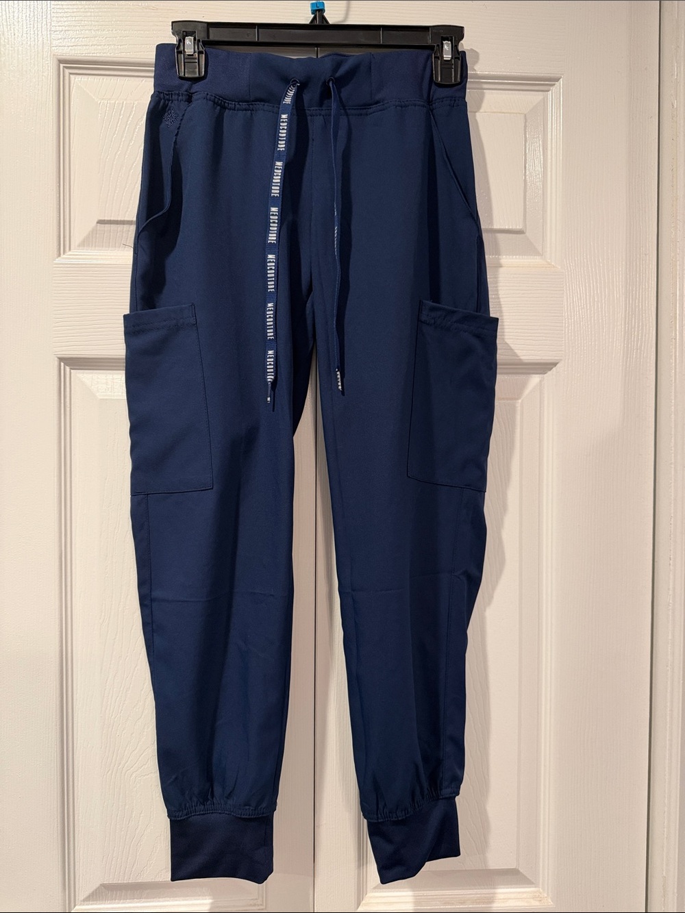 Women’s Med Couture Navy Drawstring Cargo Scrub Pant Joggers XS